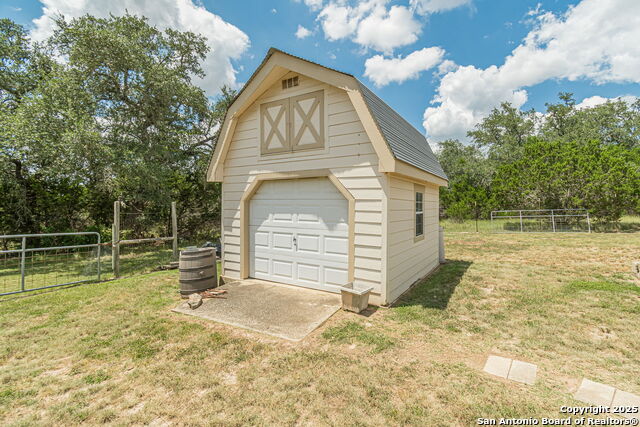 Listing photo id 31 for 7242 Exeter Ave