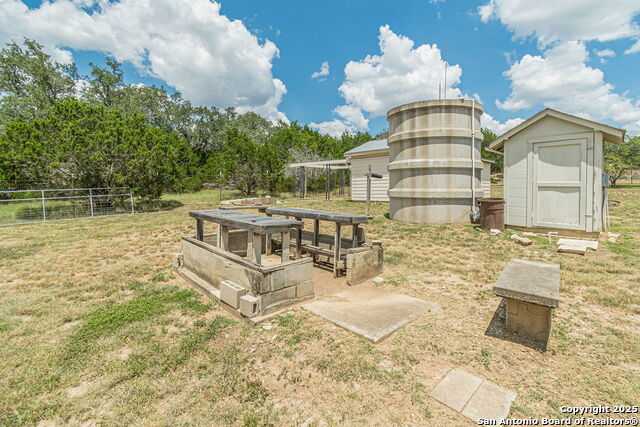 Listing photo id 32 for 7242 Exeter Ave