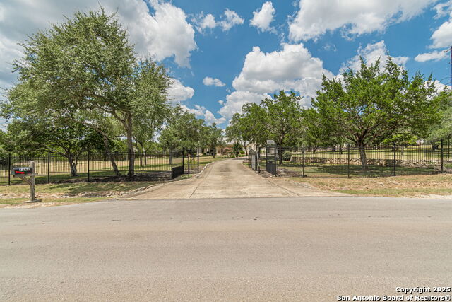 Listing photo id 6 for 7242 Exeter Ave