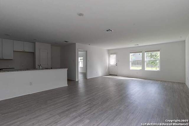 Image 3 of 23 For 15107 Greenfield Mill