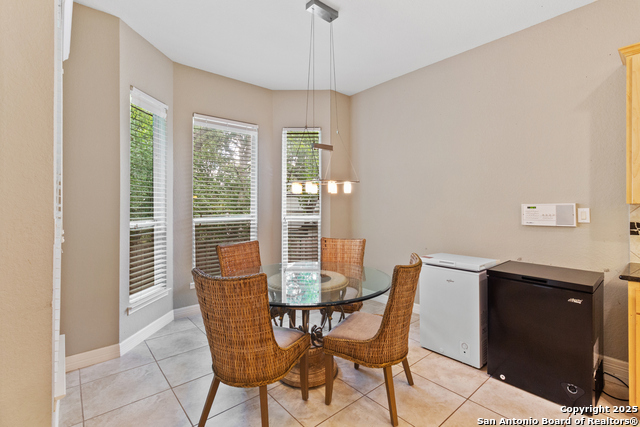 Listing photo id 8 for 3439 Monterrey Oak