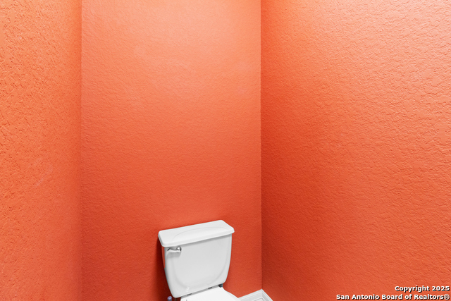 Listing photo id 16 for 3439 Monterrey Oak