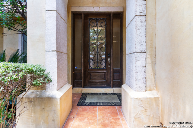 Listing photo id 0 for 3439 Monterrey Oak