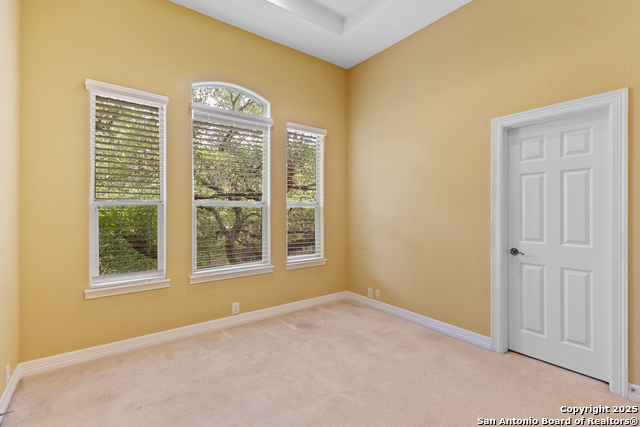 Listing photo id 19 for 3439 Monterrey Oak