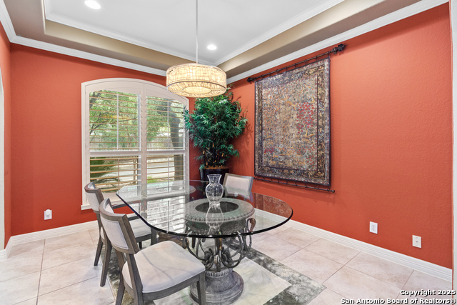 Listing photo id 4 for 3439 Monterrey Oak