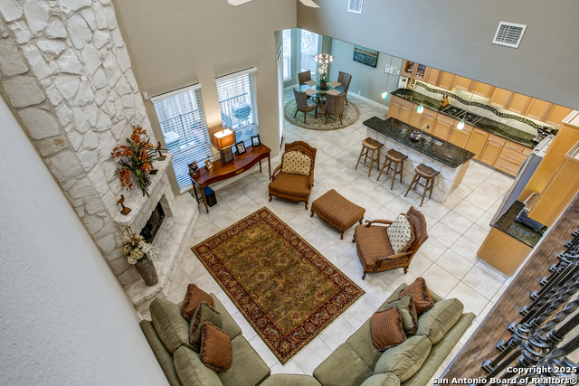 Listing photo id 7 for 3439 Monterrey Oak