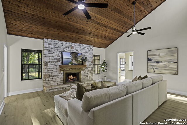 Listing photo id 8 for 14029 Heather Glen Ln