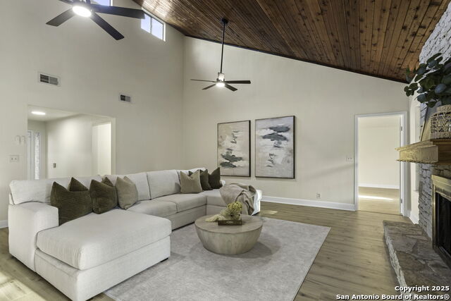 Listing photo id 9 for 14029 Heather Glen Ln
