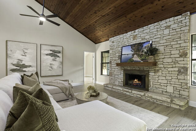 Listing photo id 10 for 14029 Heather Glen Ln