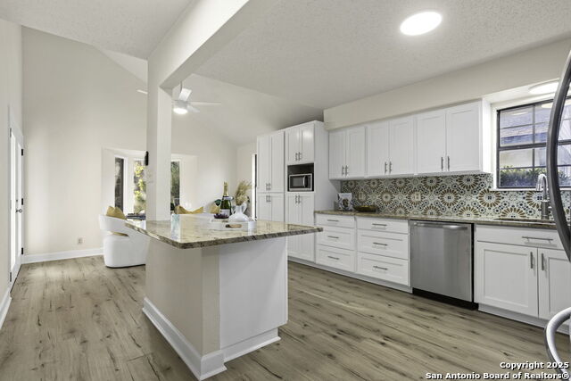 Listing photo id 14 for 14029 Heather Glen Ln