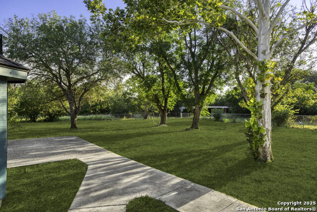 Listing photo id 25 for 14029 Heather Glen Ln