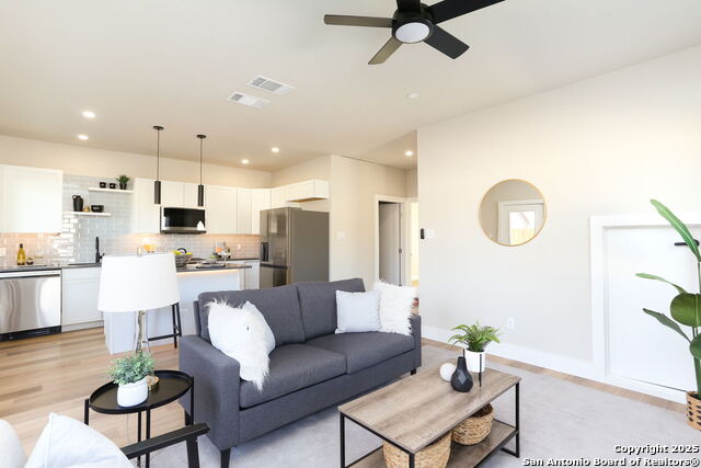 Listing photo id 8 for 103 Paso Hondo  202
