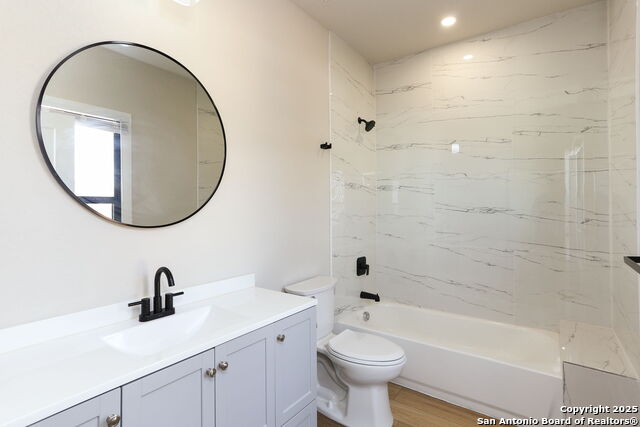 Listing photo id 19 for 103 Paso Hondo  202
