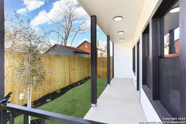 Listing photo id 25 for 103 Paso Hondo  202