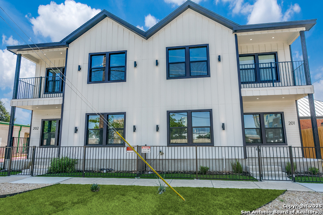 Listing photo id 1 for 103 Paso Hondo  202