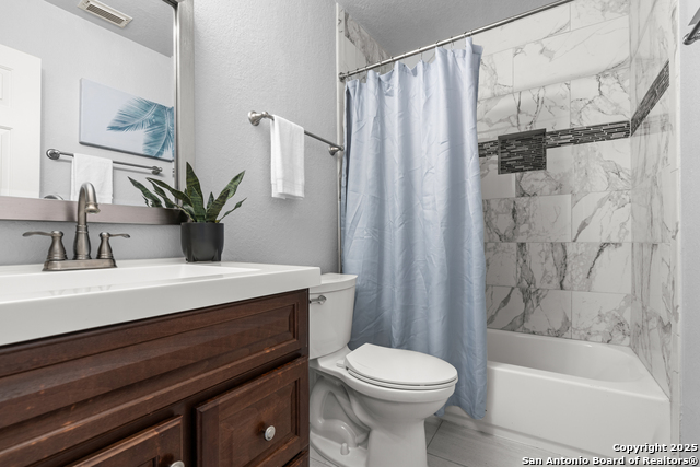 Image 24 of 32 For 5731 Lovett Oaks