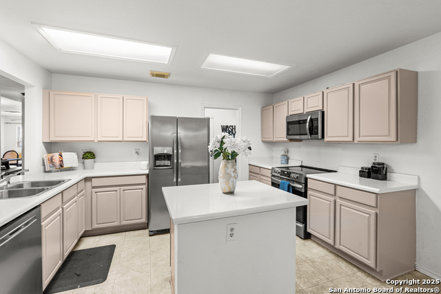 Image 4 of 32 For 5731 Lovett Oaks