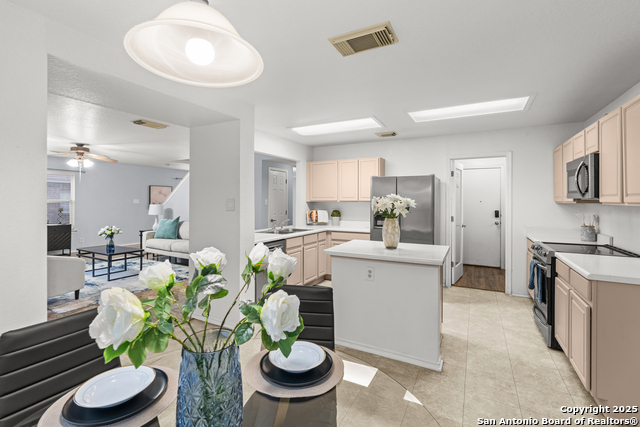 Image 5 of 32 For 5731 Lovett Oaks