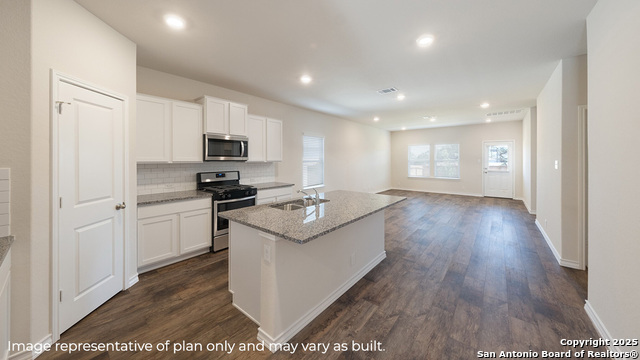 Listing photo id 11 for 21066 Gravel Keep