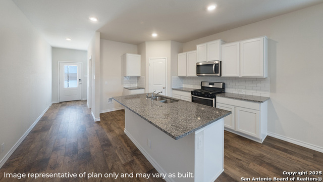 Listing photo id 12 for 21066 Gravel Keep
