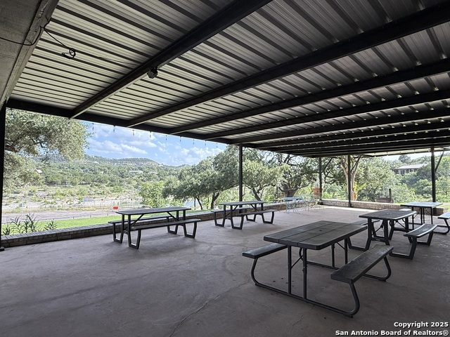 Listing photo id 9 for 2386 Colleen Dr