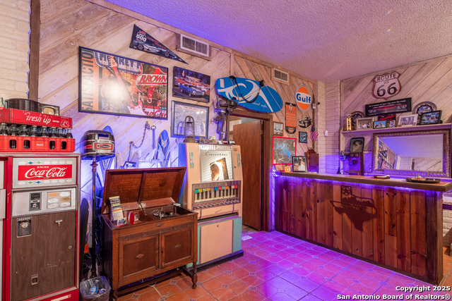 Listing photo id 11 for 2386 Colleen Dr