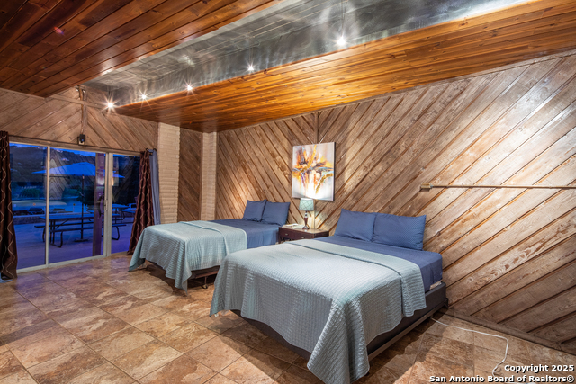 Listing photo id 14 for 2386 Colleen Dr