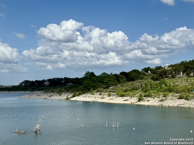 Listing photo id 34 for 2386 Colleen Dr