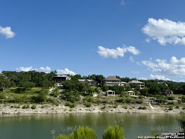 Listing photo id 35 for 2386 Colleen Dr