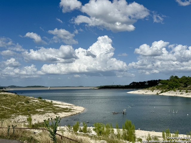 Listing photo id 36 for 2386 Colleen Dr