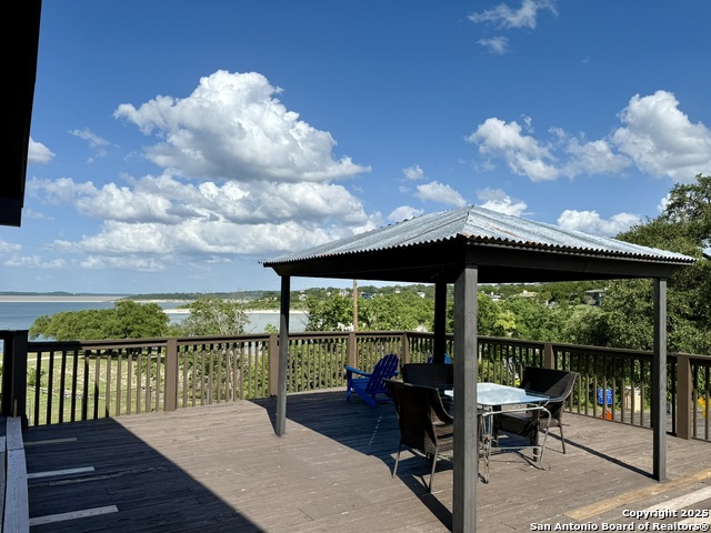 Listing photo id 37 for 2386 Colleen Dr