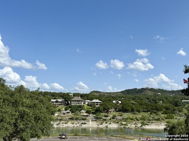 Listing photo id 38 for 2386 Colleen Dr