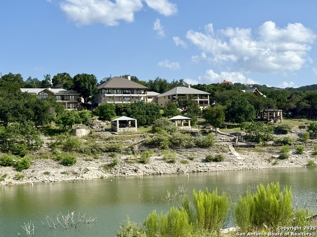 Listing photo id 39 for 2386 Colleen Dr