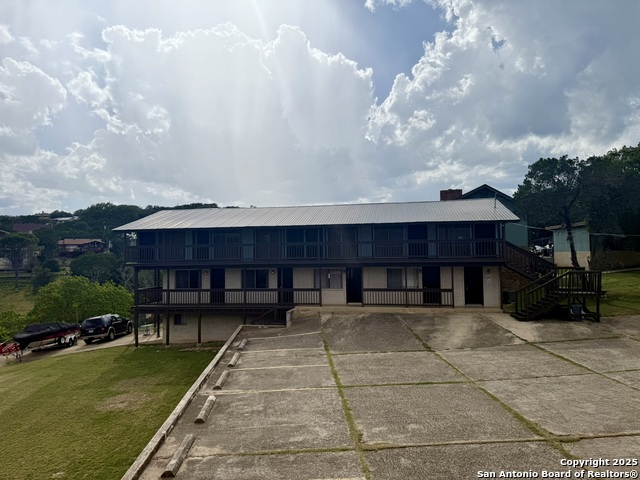 Listing photo id 3 for 2386 Colleen Dr