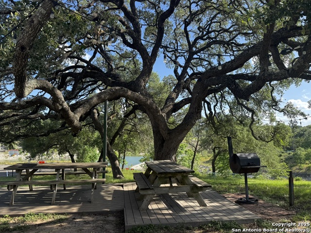 Listing photo id 5 for 2386 Colleen Dr