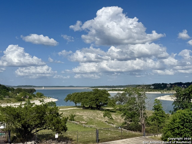 Listing photo id 7 for 2386 Colleen Dr