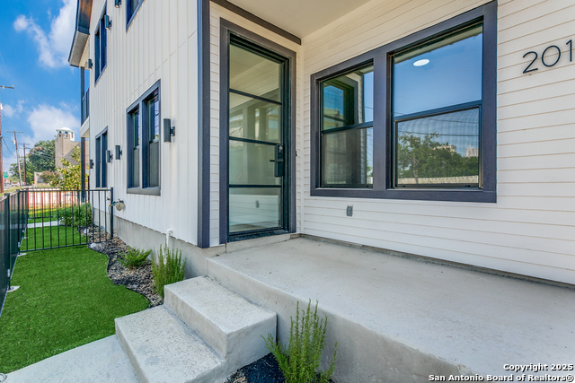 Image 3 of 48 For 103 Paso Hondo 201