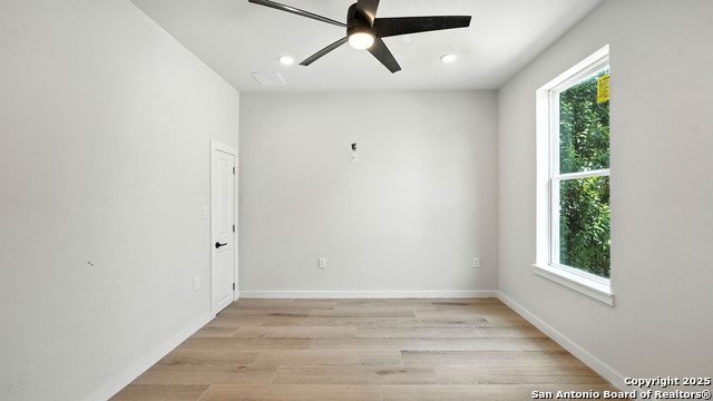 Image 21 of 34 For 265 School