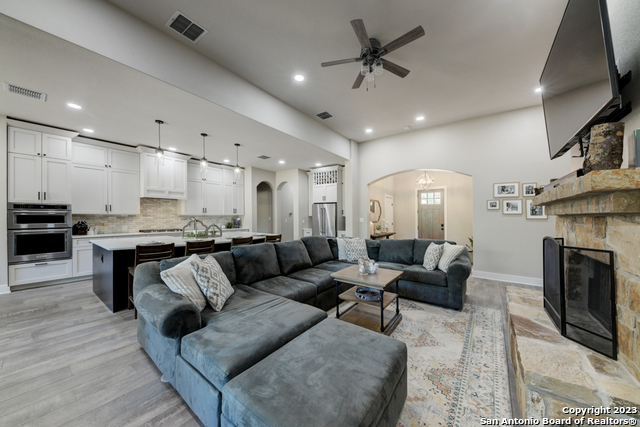 Image 10 of 49 For 811 Long Meadow