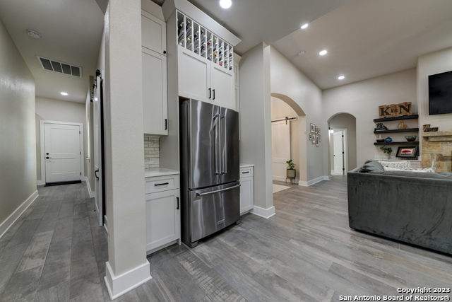 Image 14 of 49 For 811 Long Meadow