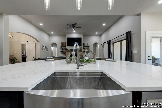 Image 15 of 49 For 811 Long Meadow