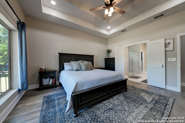 Image 17 of 49 For 811 Long Meadow