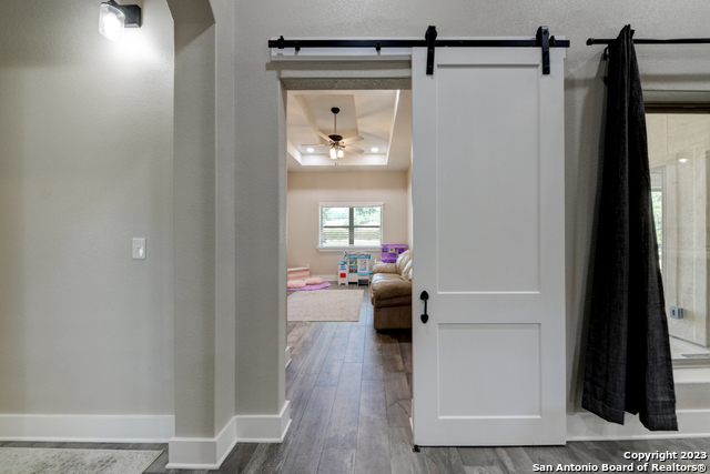 Image 28 of 49 For 811 Long Meadow