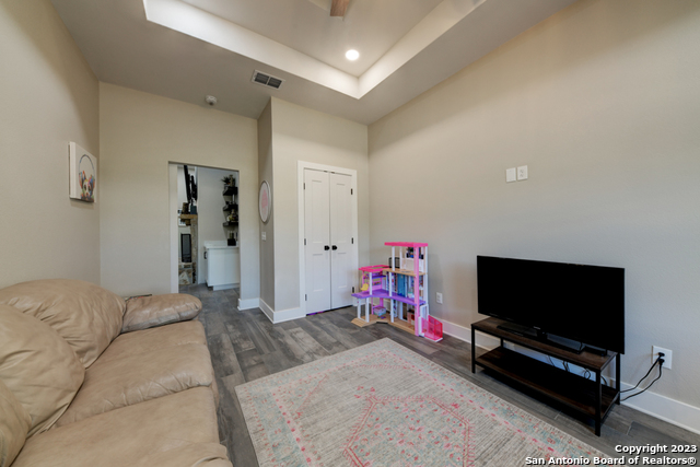 Image 30 of 49 For 811 Long Meadow