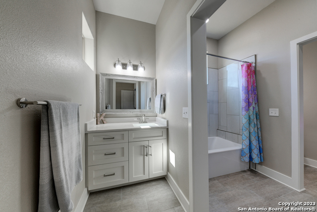 Image 34 of 49 For 811 Long Meadow