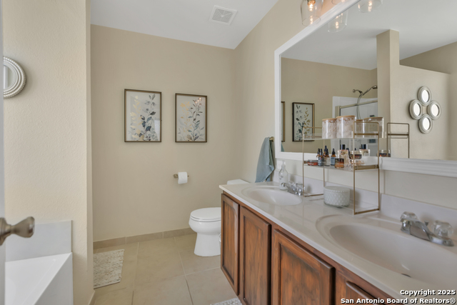 Listing photo id 13 for 11918 Briarton Wells