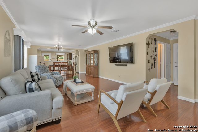 Listing photo id 3 for 11918 Briarton Wells