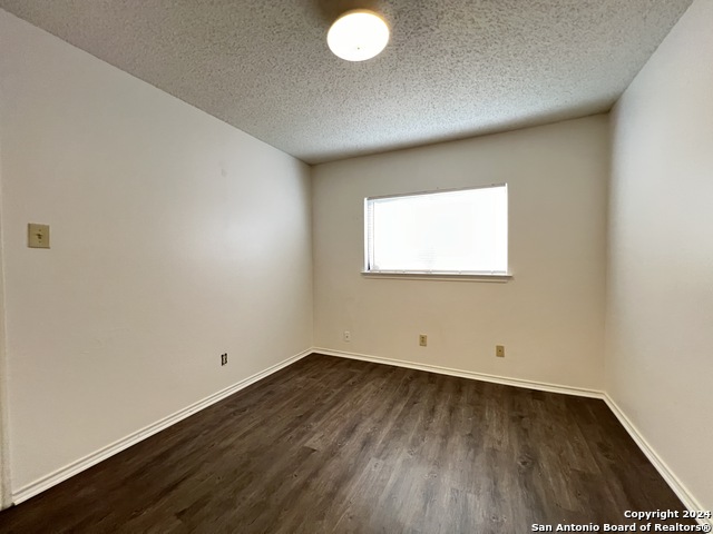 Image 19 of 27 For 6027 Walnut Mill Dr