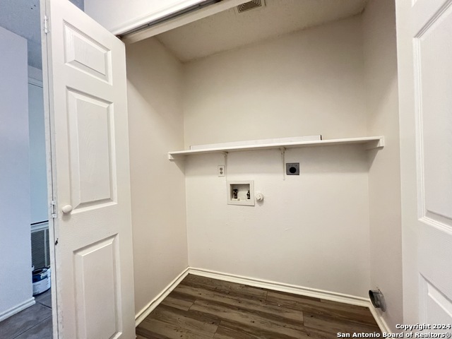 Image 21 of 27 For 6027 Walnut Mill Dr