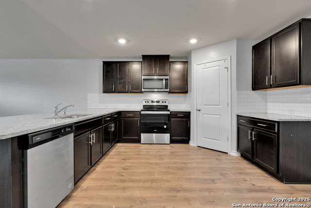 Image 6 of 22 For 8122 Horizon Dale